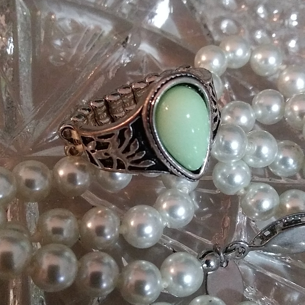 Antique Silver Ladies Ring With A Light Green Agate Color Stone Stretch Band